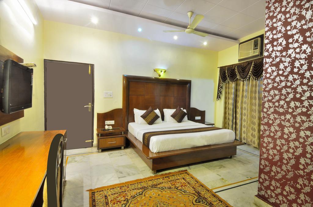 Hotel Roopa International Amritsar Exterior foto