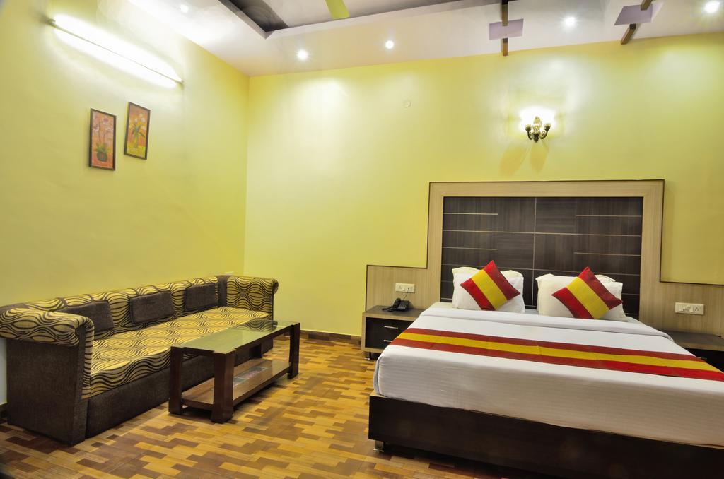Hotel Roopa International Amritsar Exterior foto