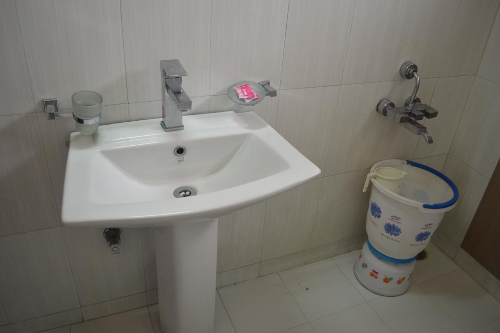 Hotel Roopa International Amritsar Quarto foto